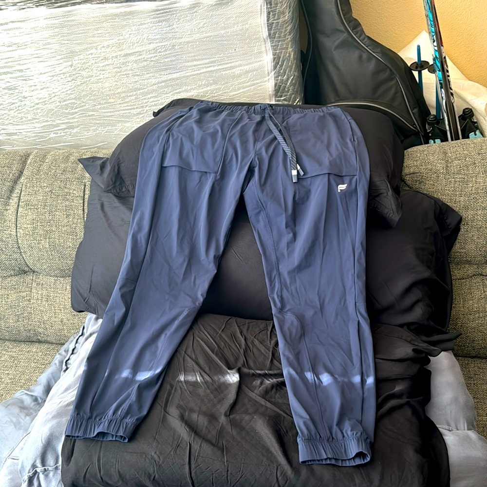 Fabletics the one jogger Medium inseam 27”